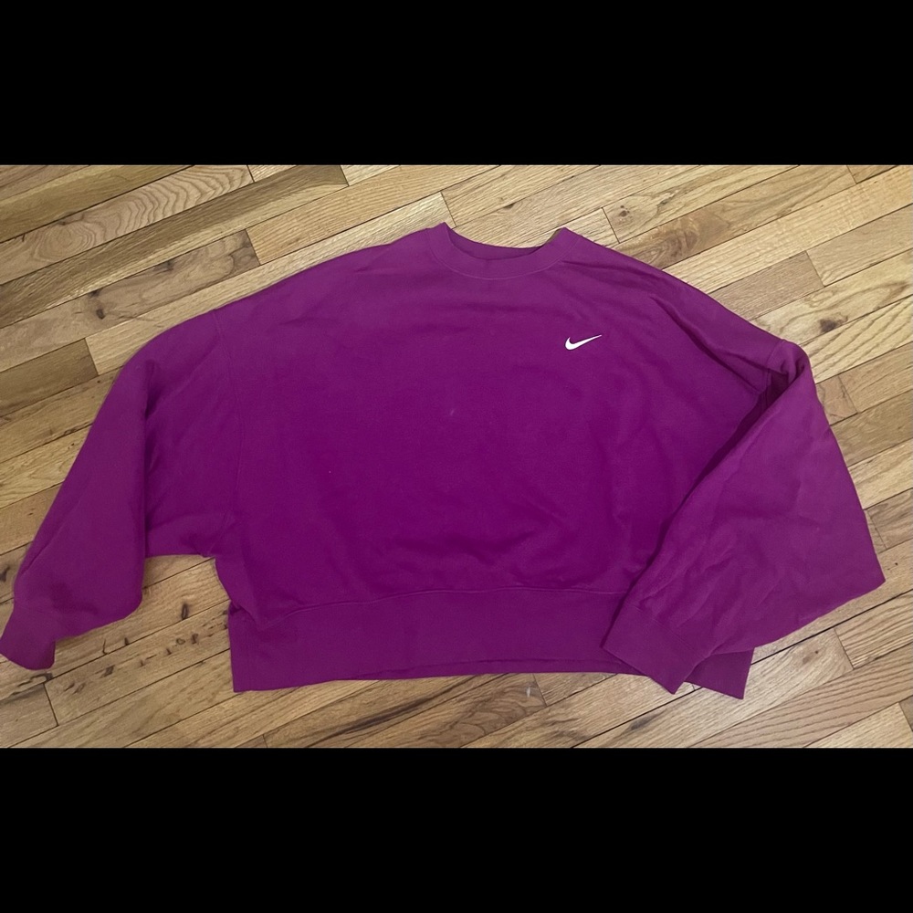Oversized magenta Nike sweatshirt in size XL